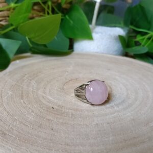 💖 Anillo de Cuarzo Rosa: El Amor Incondicional y la Sanación del Corazón