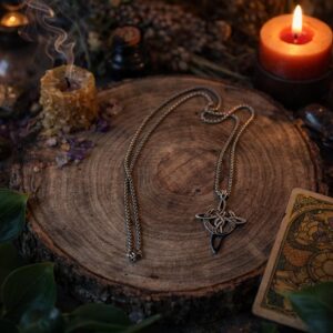 🖤 Colgante Nudo de Bruja en Plata: Símbolo, Carácter y Elegancia