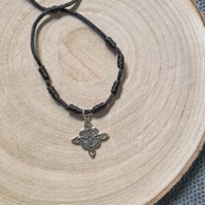 🖤 Nudo de Bruja con Hilo Negro: Protección Energética Tradicional